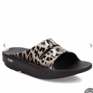 OOFOS Leopard Print Women's Sandals